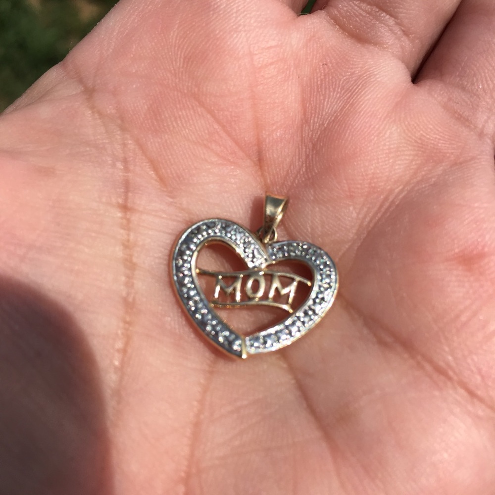 Pendant 10kt over sterling ? Can’t read it 😮